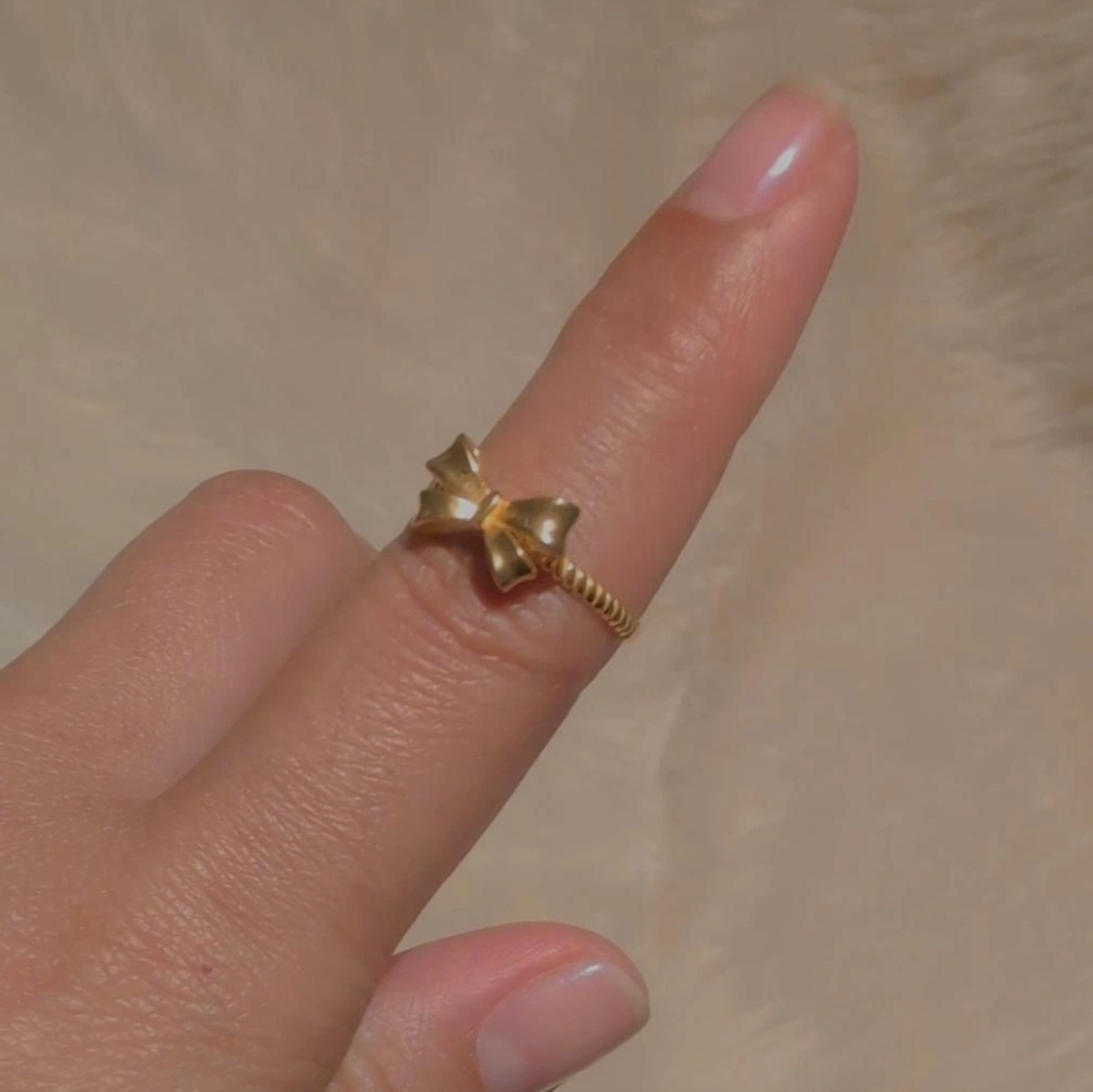 Real 18K Saudi Gold Ribbon Ring - Picture 4 of 6